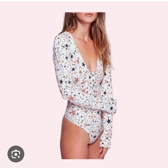 Intamately Women’s Long Sleeve Star Print V-Neck Bodysuot - White/ Cream Size S - Picture 2 of 7